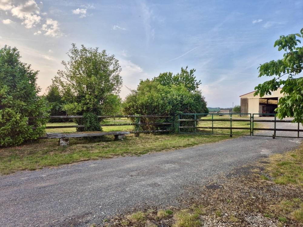 Livery yard  Seine-et-Marne