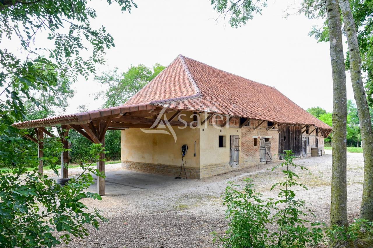 Other country property  Sa&ocirc;ne-et-Loire