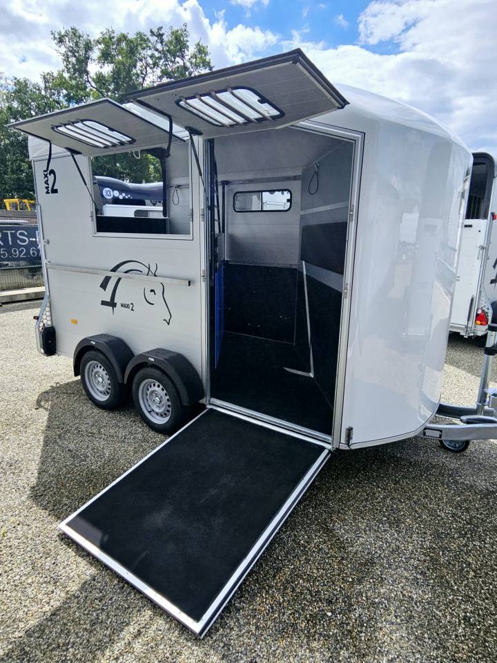 Horse trailer Cheval Liberte Maxi2 2 Stalls 2025 New