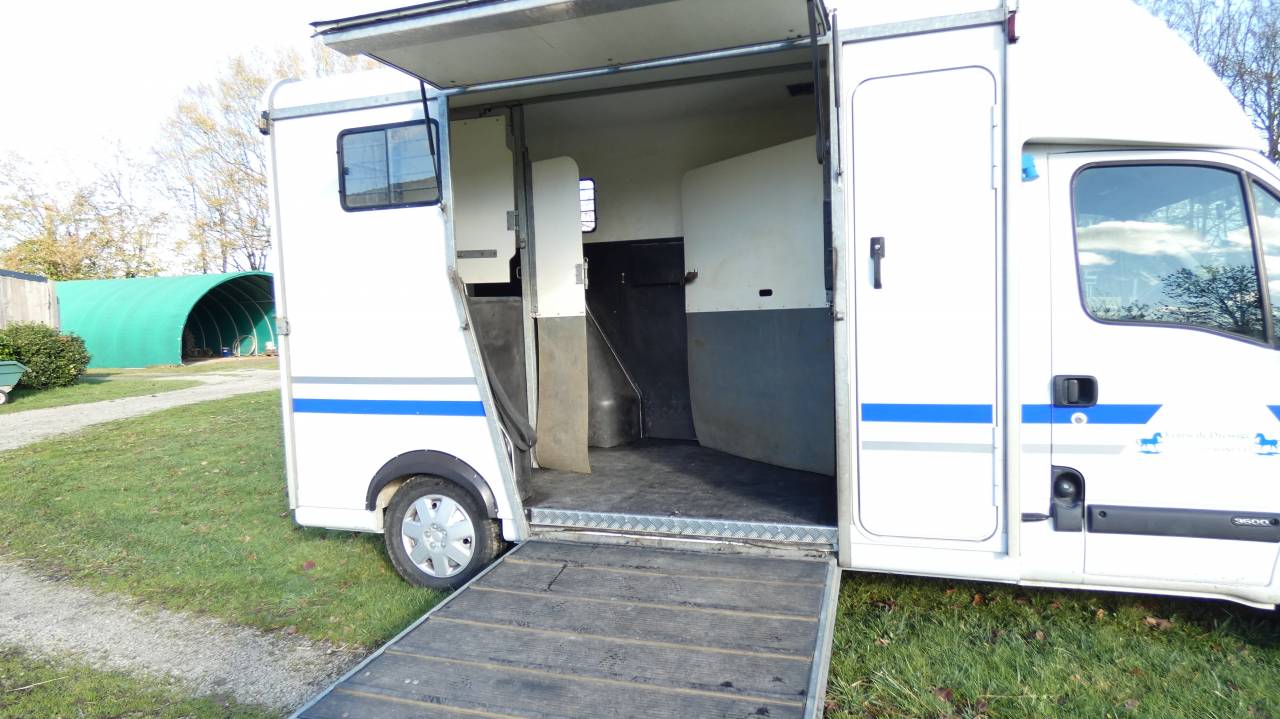 Horse trailer Fautras transport de chevaux 2 Stalls 2008 Used