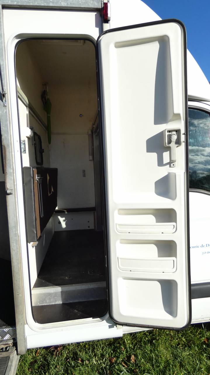 Horse trailer Fautras transport de chevaux 2 Stalls 2008 Used