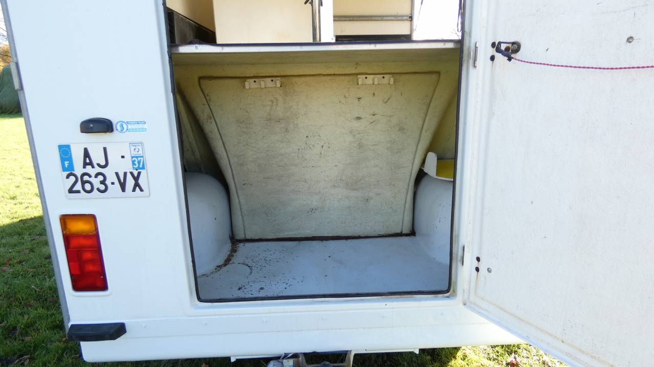 Horse trailer Fautras transport de chevaux 2 Stalls 2008 Used