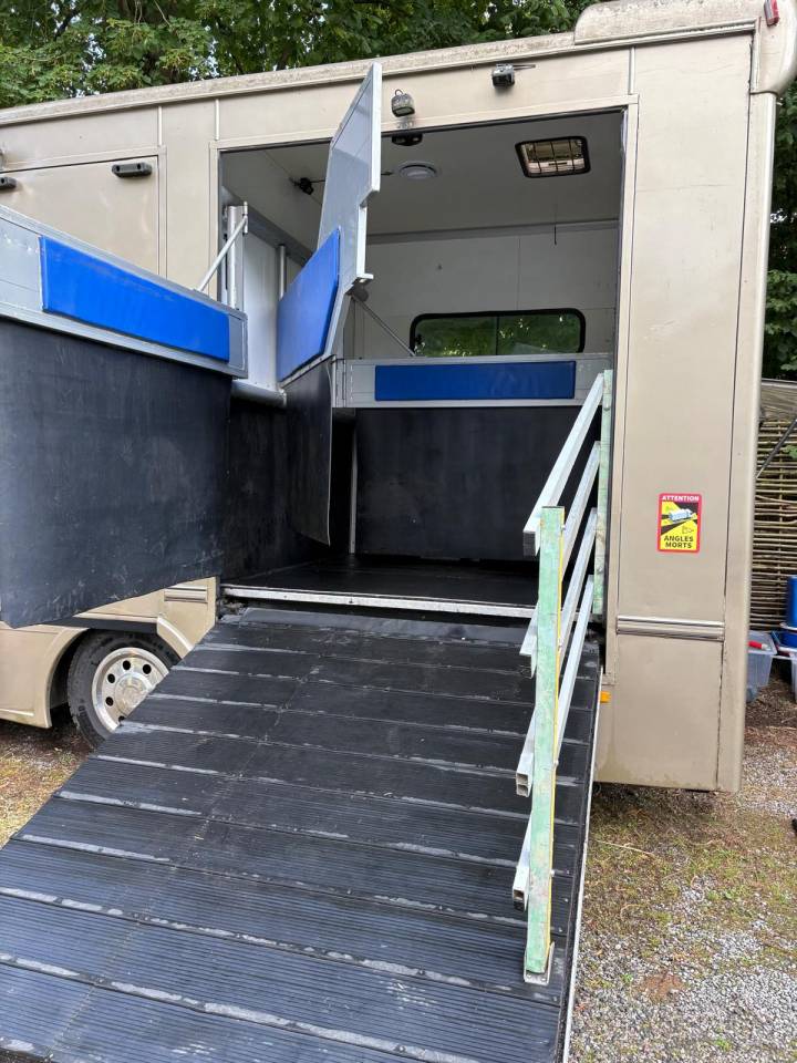 Horsebox NON-HGV Iveco  IVECO 280 hp 2001 Used