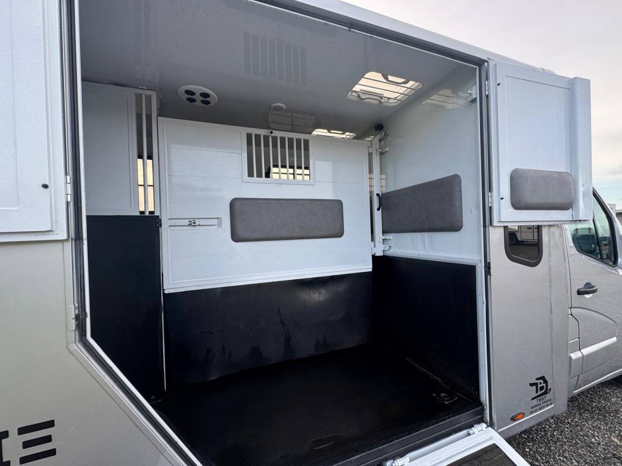 Horsebox HGV TBST Renault Master 2023 Used
