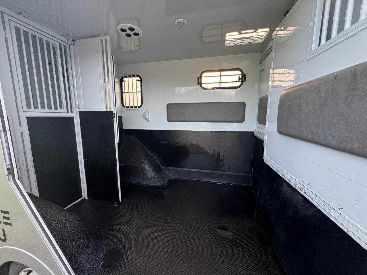 Horsebox HGV TBST Renault Master 2023 Used