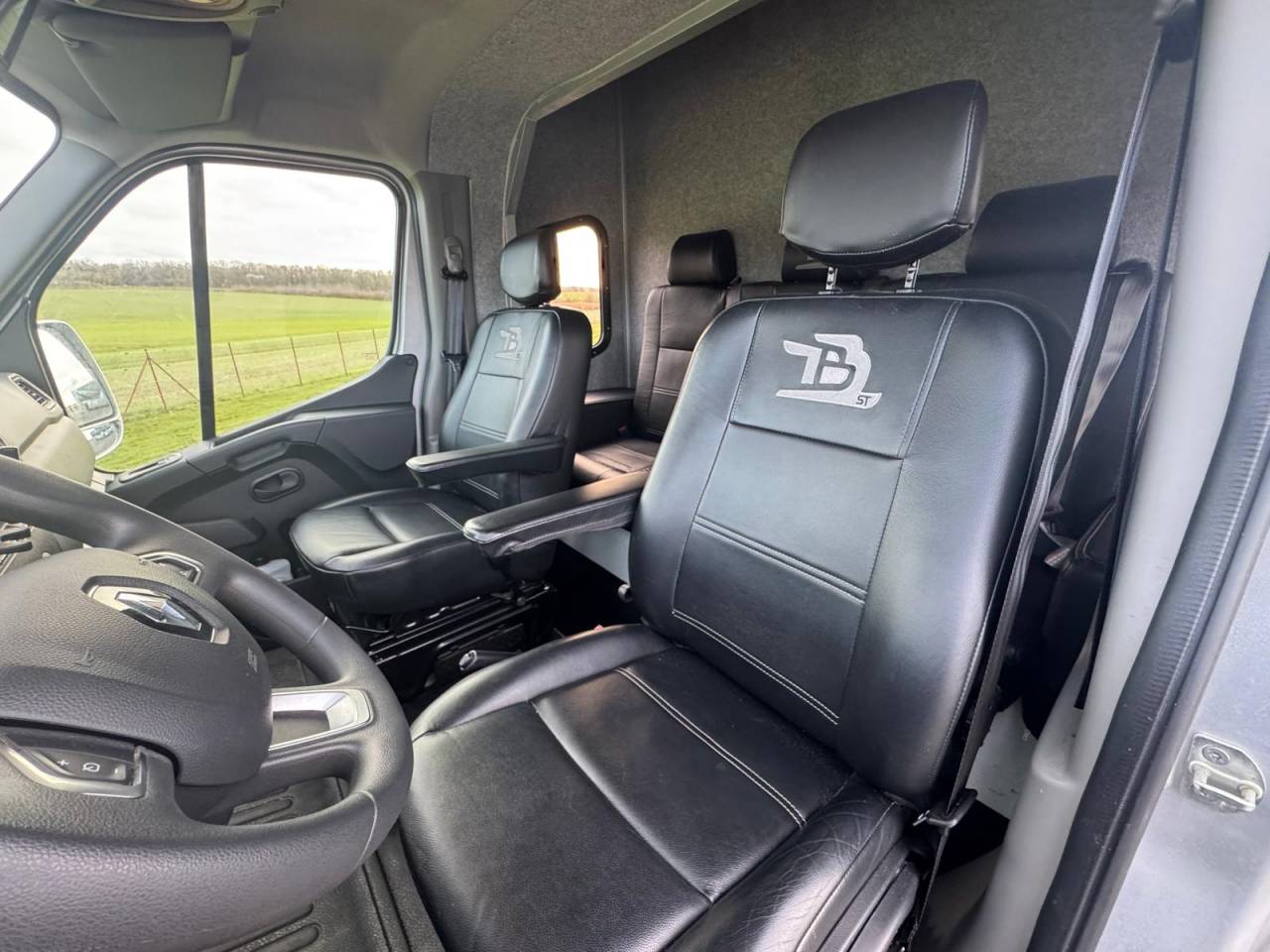 Horsebox HGV TBST Renault Master 2023 Used