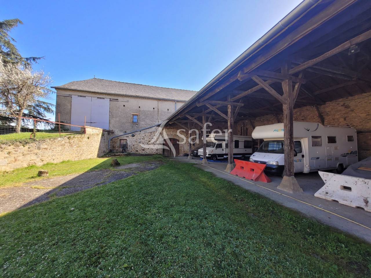 Other country property  tarn