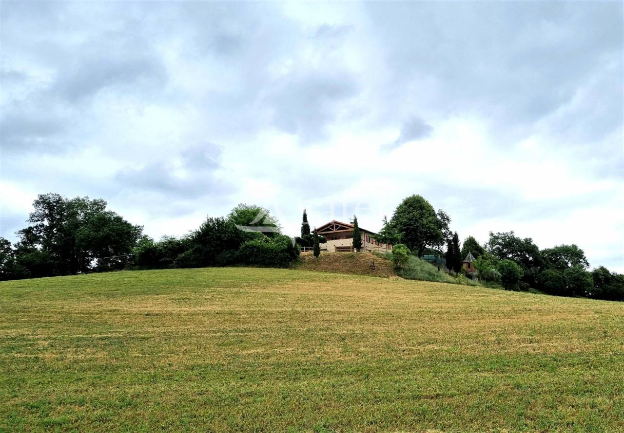 Other country property  tarn