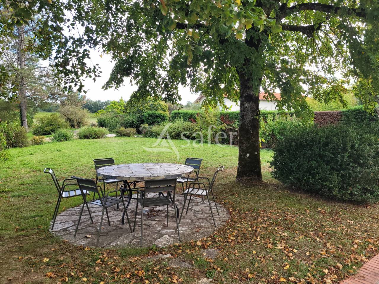 Other country property  tarn