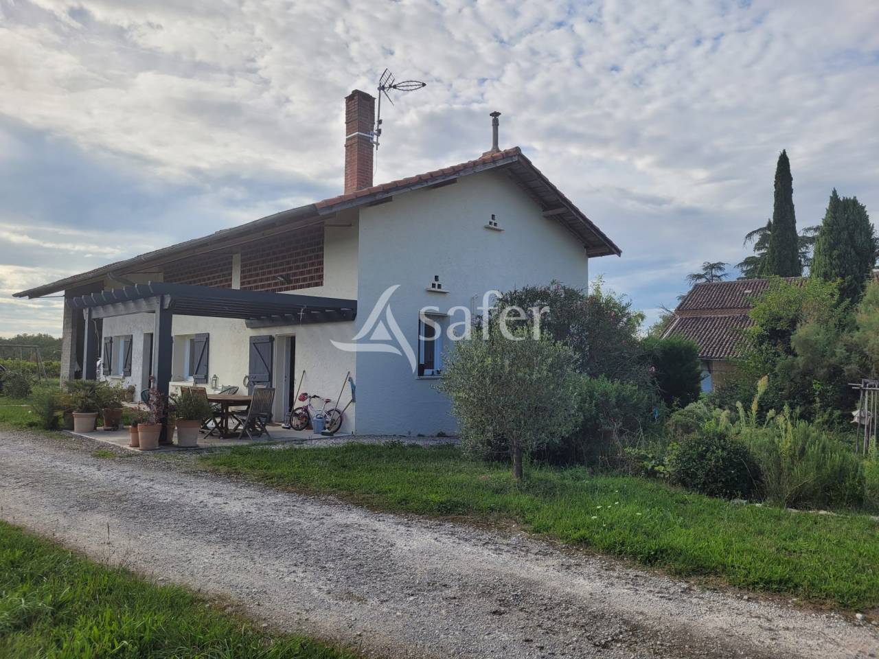 Other country property  tarn