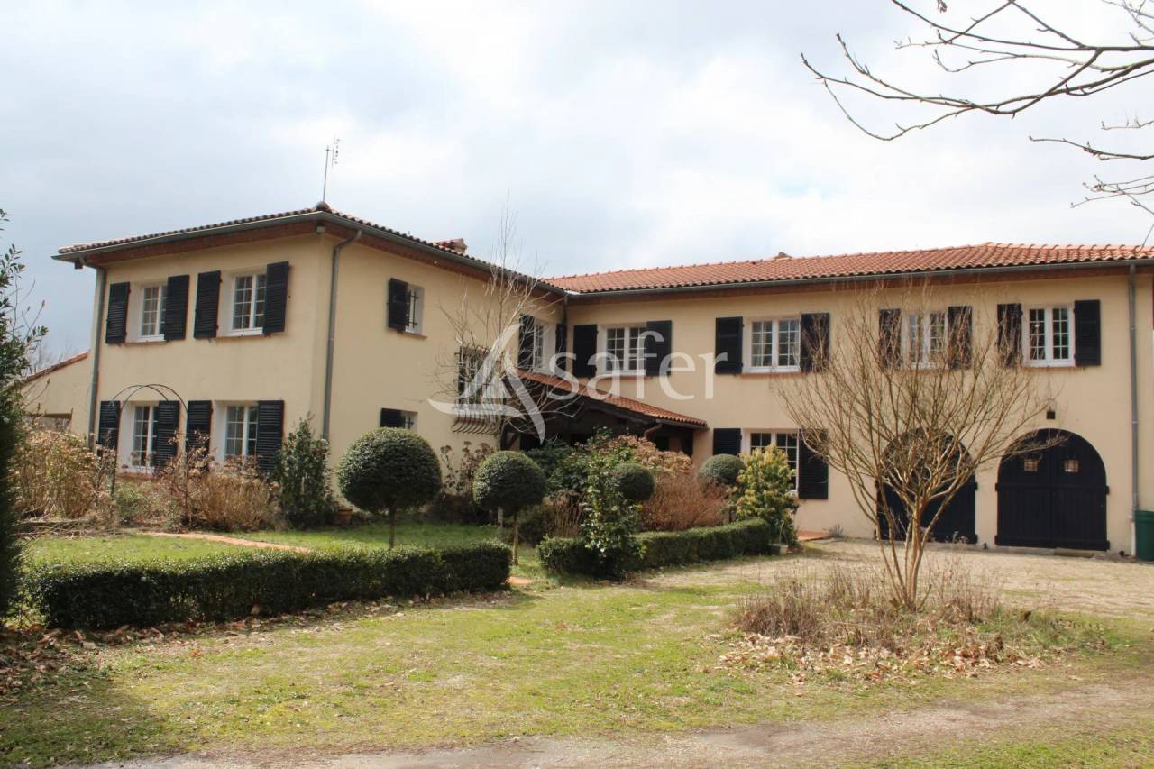 Other country property  tarn