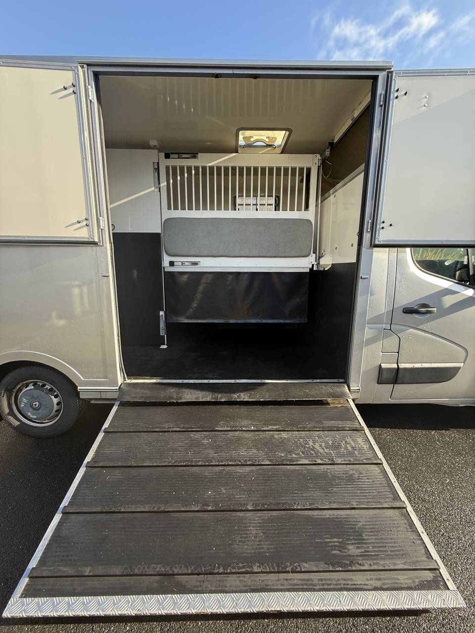 Horsebox HGV Renault LESLY HORSE 2018 Used