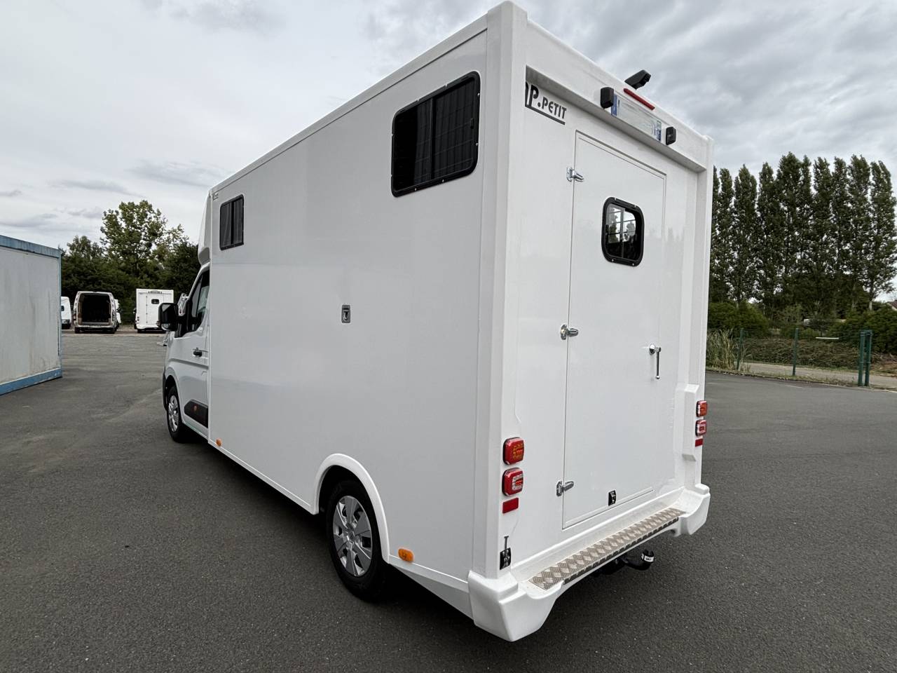 Horsebox HGV AP Petit Interstar 2 places stalle  2025 New