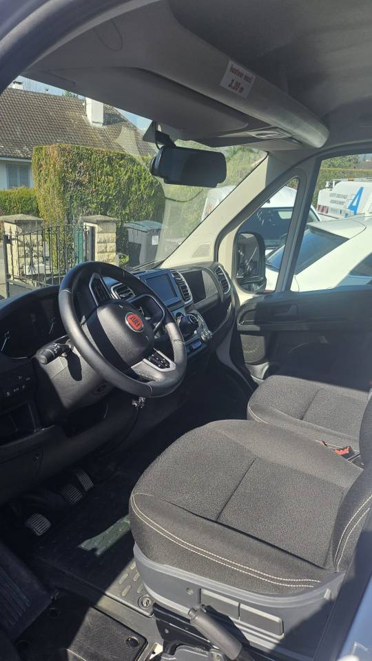 Horsebox HGV Fiat  Ducato 2,2 Diesel  180 chevaux 2023 Used