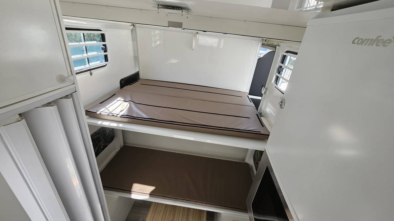 Horsebox HGV Fiat  Ducato 2,2 Diesel  180 chevaux 2023 Used