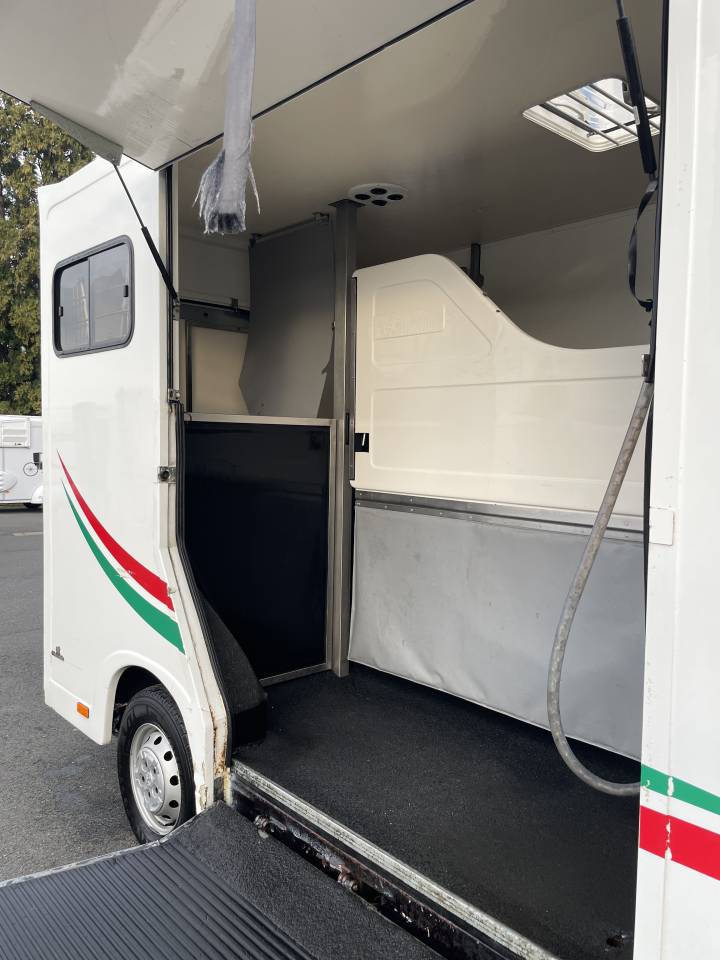 Horsebox HGV Ameline Boxer 2014 Used