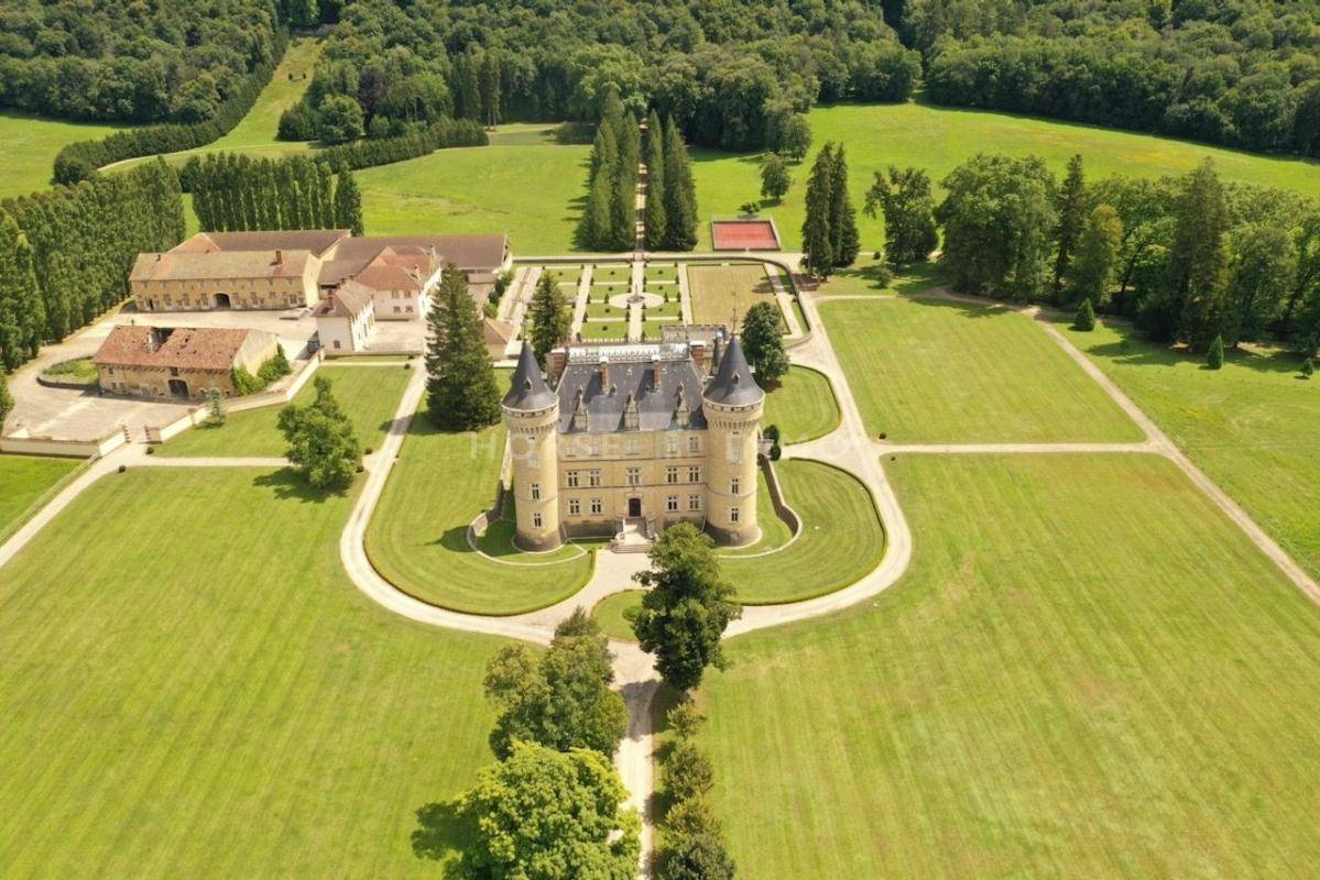 Luxurious equestrian property  Jura