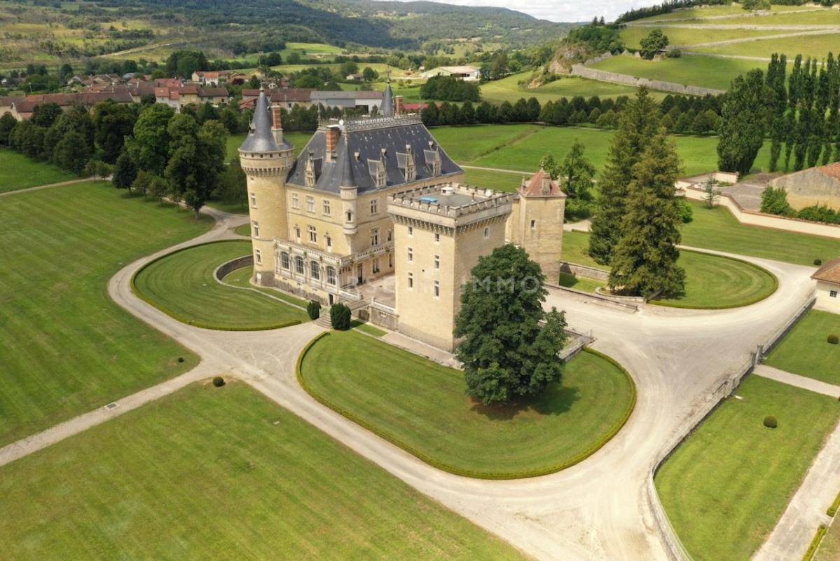 Luxurious equestrian property  Jura