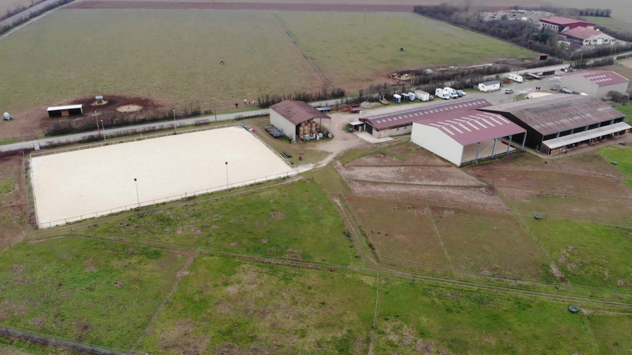 Livery yard  Rh&ocirc;ne