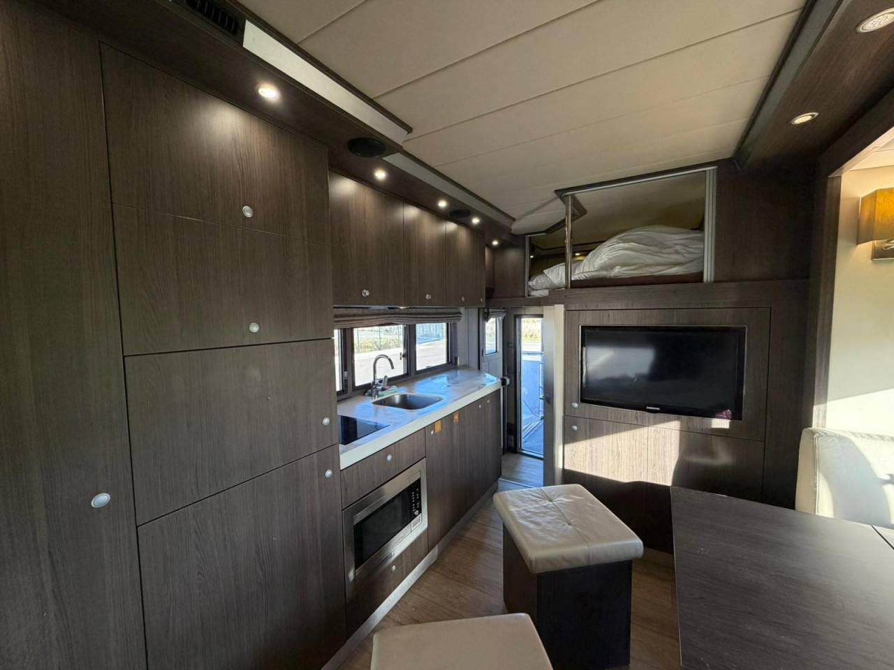 Horsebox NON-HGV STX STX 6 CHEVAUX MEGA POP OUT 2011 Used