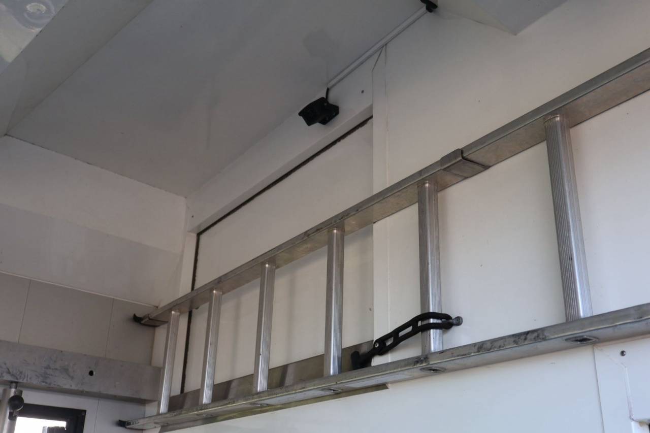 Horsebox NON-HGV STX STX 6 CHEVAUX MEGA POP OUT 2011 Used