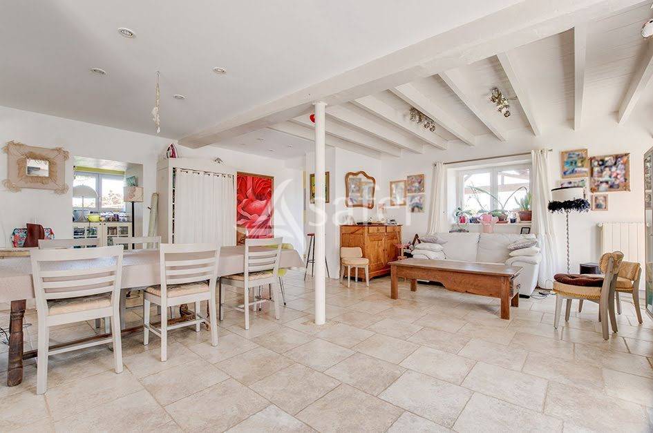 Other country property  Vend&eacute;e