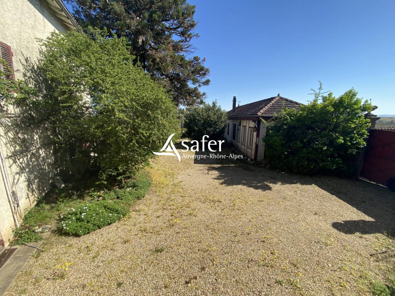 Other country property  Rh&ocirc;ne