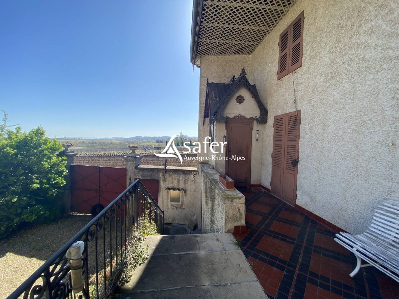 Other country property  Rh&ocirc;ne