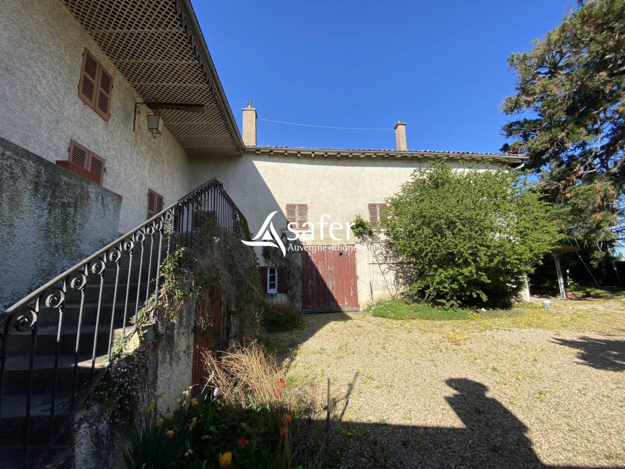 Other country property  Rh&ocirc;ne