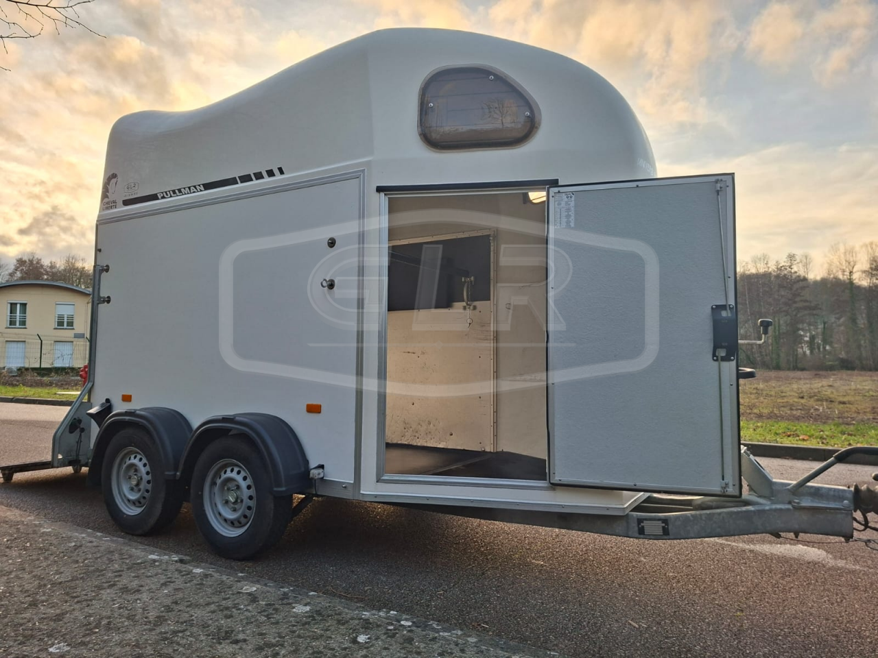 Horse trailer Cheval Liberte Gold One White Line 1,5 Stalls 2019 Used