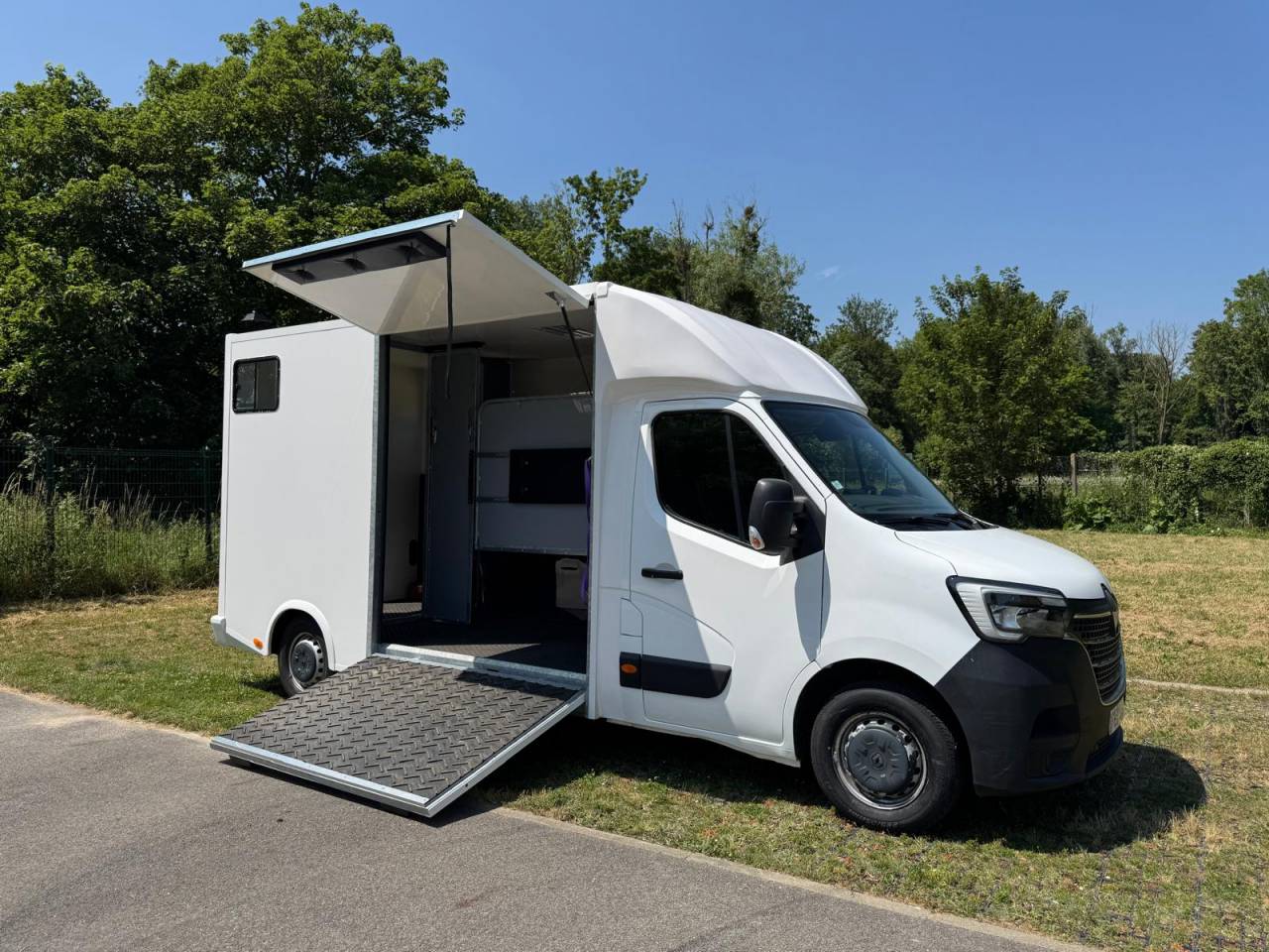 Horsebox HGV AP Petit Renault Master 2019 Used