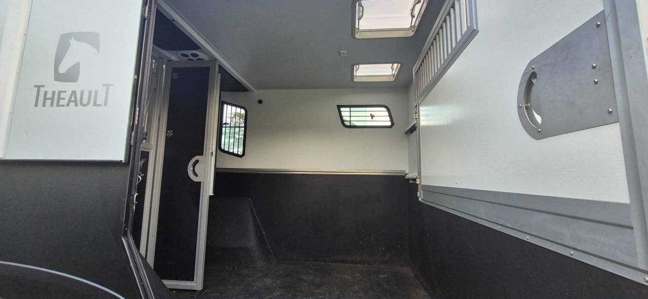 Horsebox HGV Renault Master 2020 Used