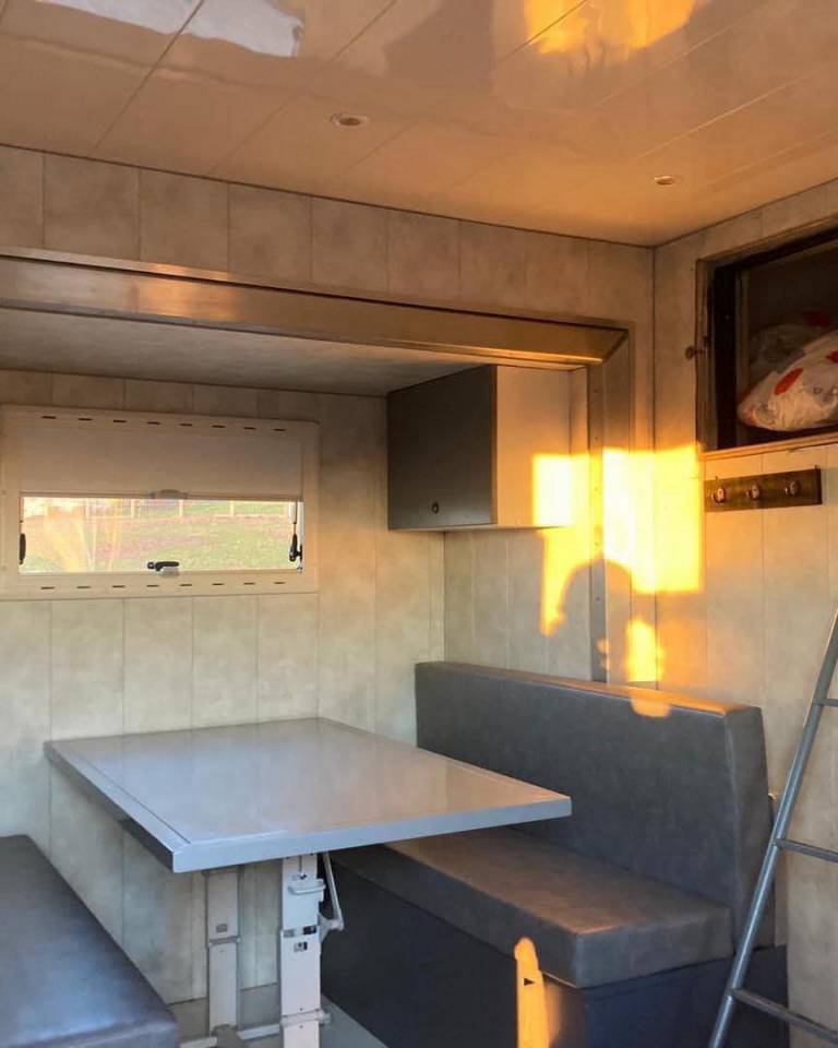 Horsebox NON-HGV Renault MEDIUM 2006 Used