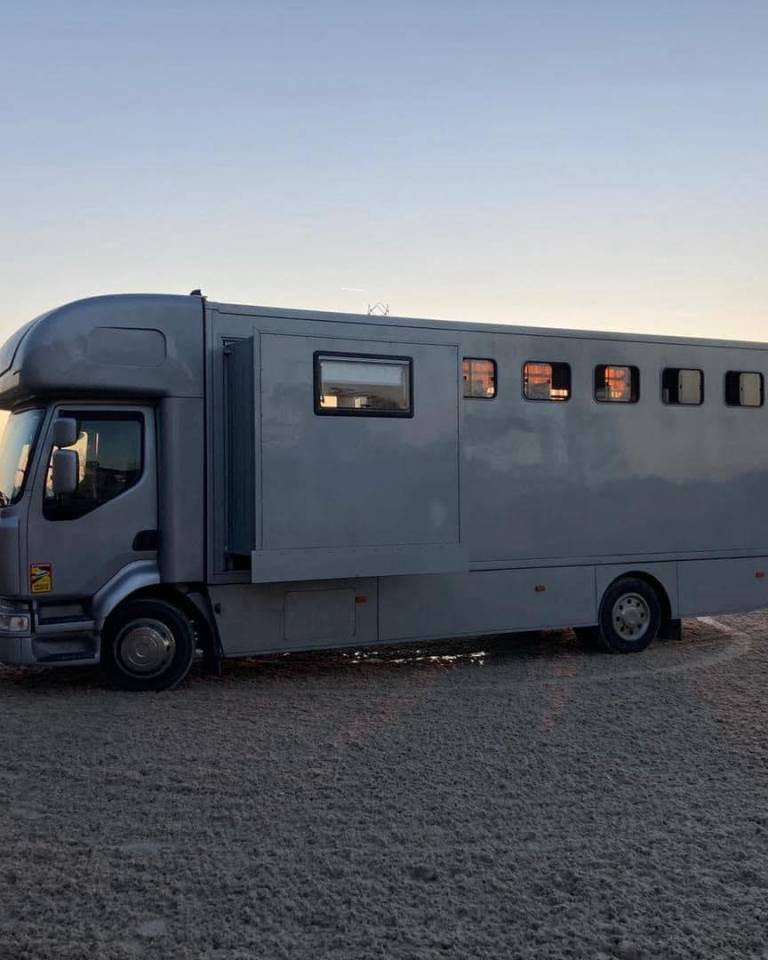Horsebox NON-HGV Renault MEDIUM 2006 Used
