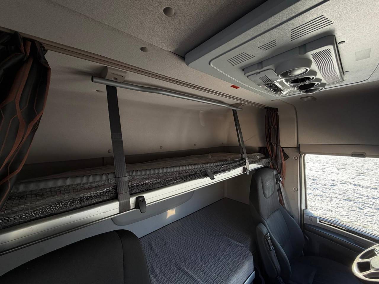 Horsebox NON-HGV Daf SEMI-REMORQUE 10P-APPARTEMENT 4P 2017 Used