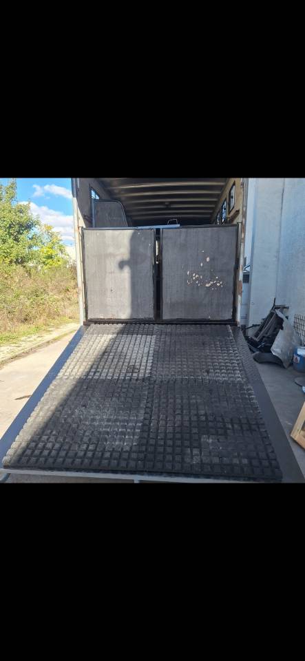 Horsebox NON-HGV Renault Midlum  2004 Used