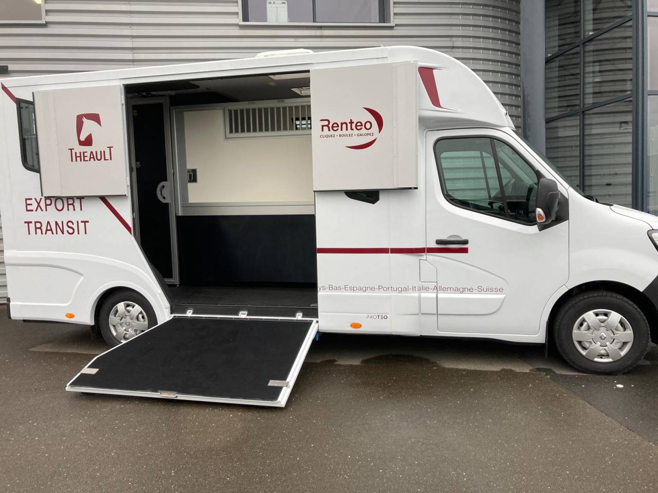 Horsebox HGV Renault CAMION THEAULT 2024 Used
