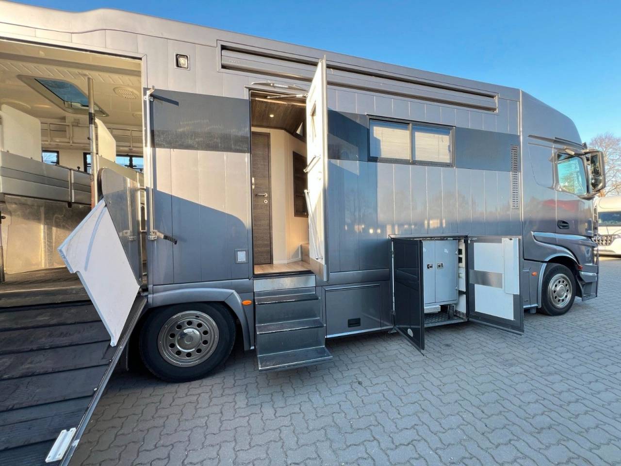 Horsebox NON-HGV Mercedes MERCEDES-BENZ 0 Used