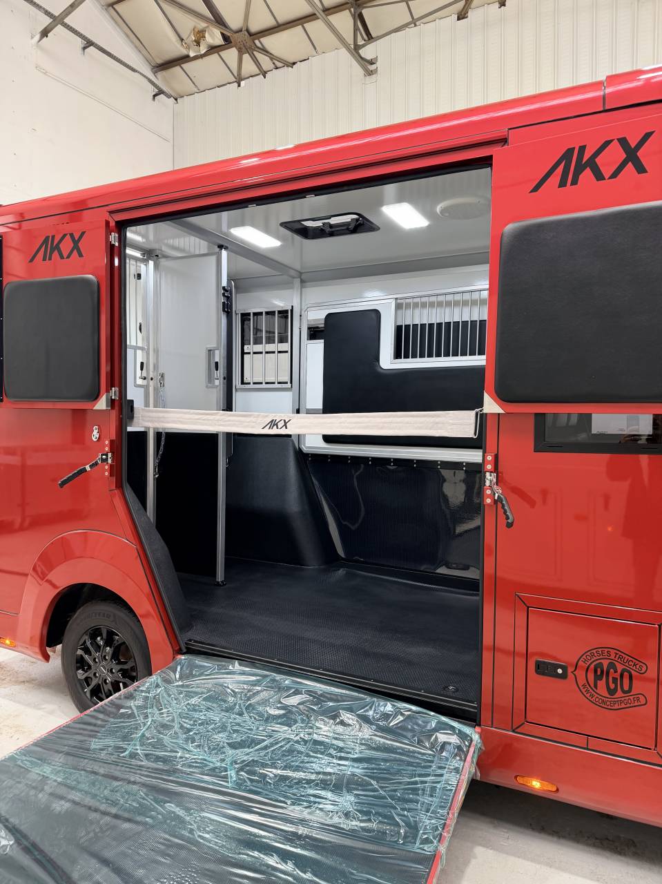 Horsebox HGV AKX 5p BVA  2026 New