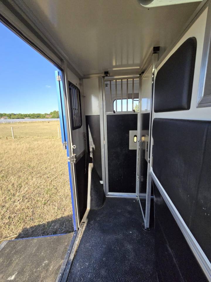 Horsebox HGV Krismar 3pstallion 2021 Used