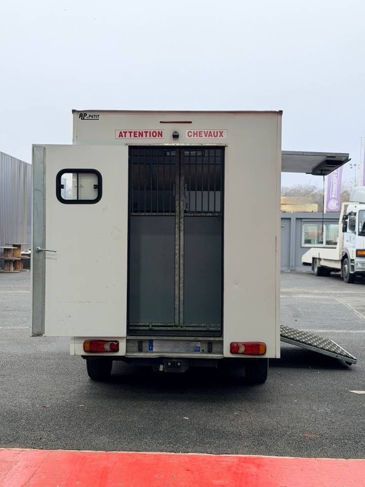 Horsebox HGV AP Petit 3pstalles 2022 Used