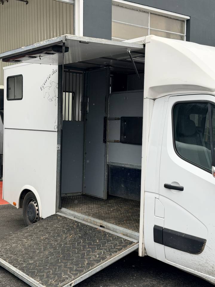 Horsebox HGV AP Petit 3pstalles 2022 Used
