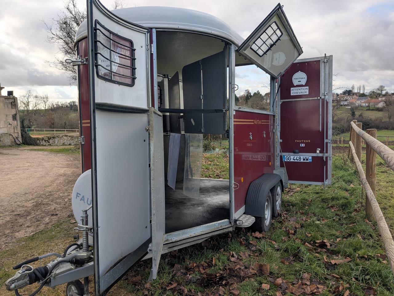 Horse trailer Fautras Oblic + 2 2 Stalls 2022 Used