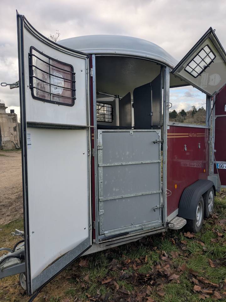 Horse trailer Fautras Oblic + 2 2 Stalls 2022 Used