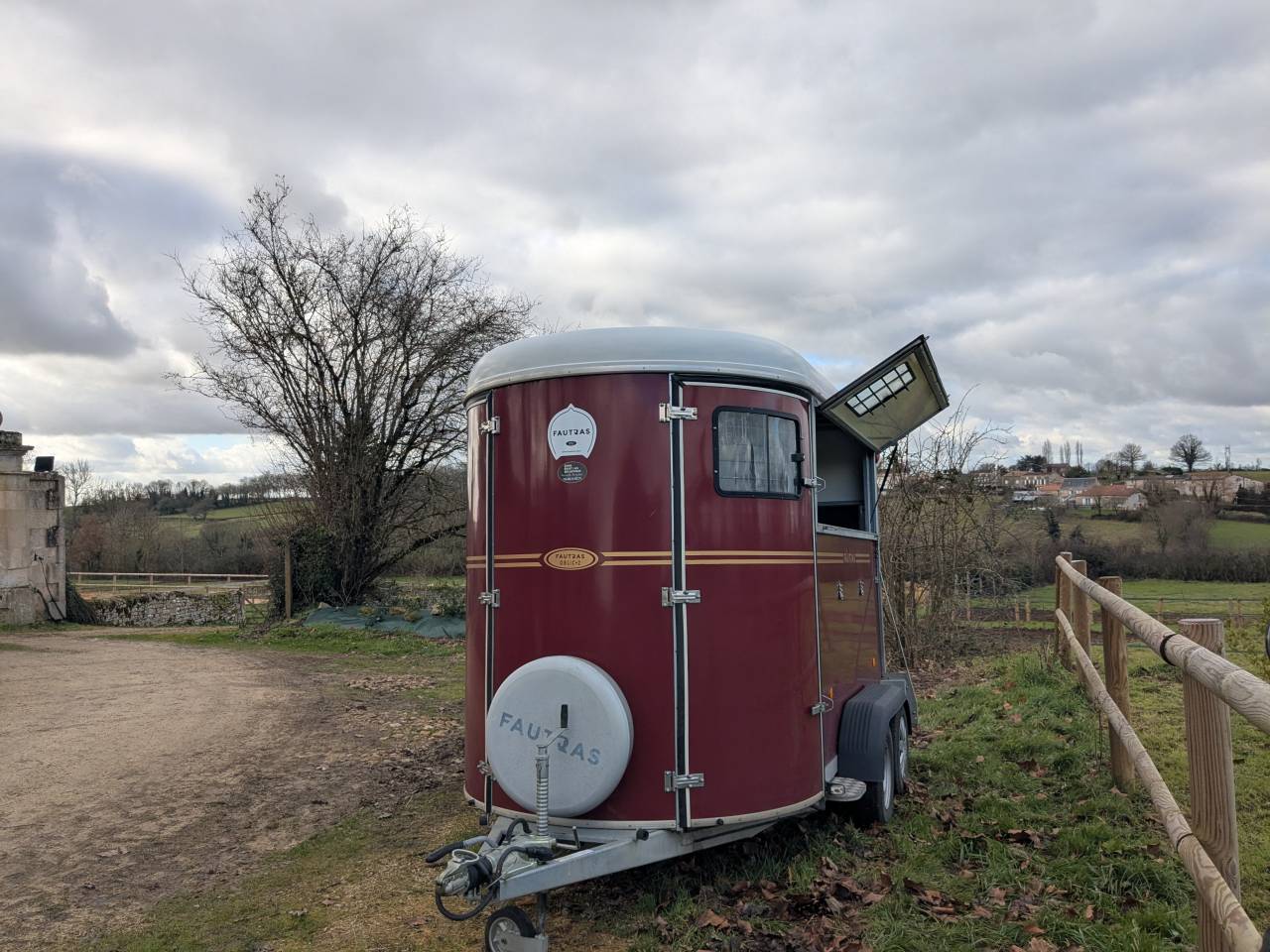 Horse trailer Fautras Oblic + 2 2 Stalls 2022 Used