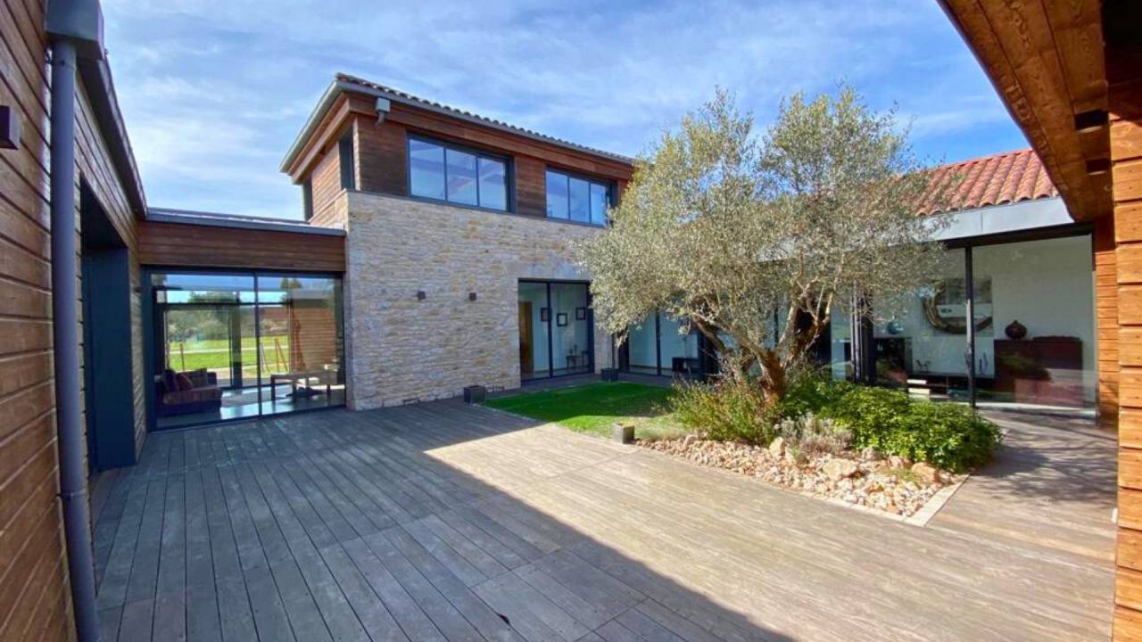 Luxurious equestrian property  Lot