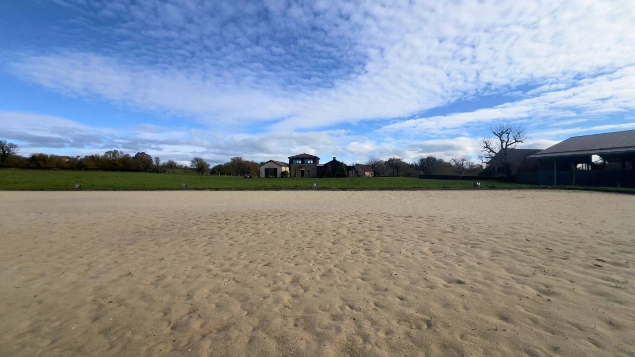 Luxurious equestrian property  Lot