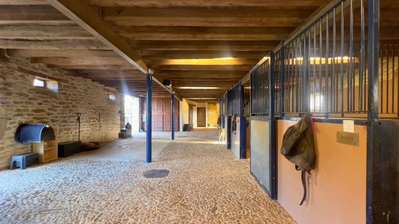 Luxurious equestrian property  Lot