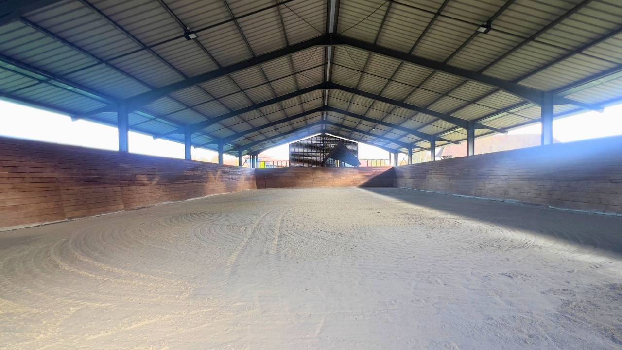 Luxurious equestrian property  Lot