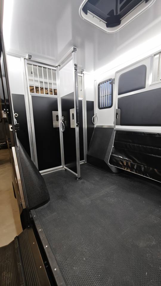 Horsebox HGV Krismar 5p stalles 2026 New